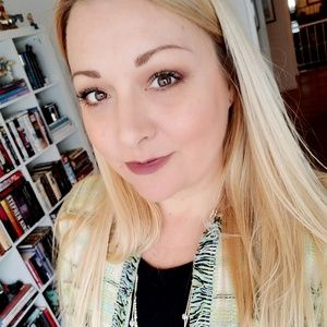 Meet your Posher, Leslie